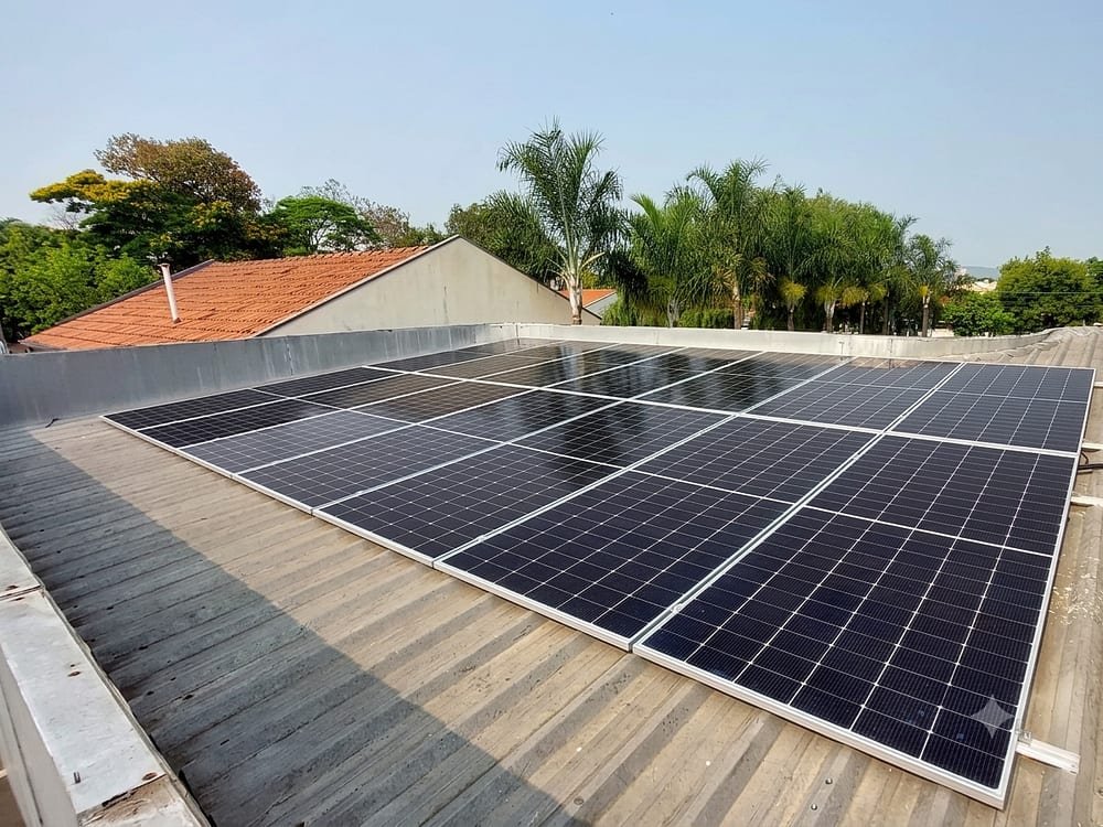 Painéis solares instalados — Valinhos – SP